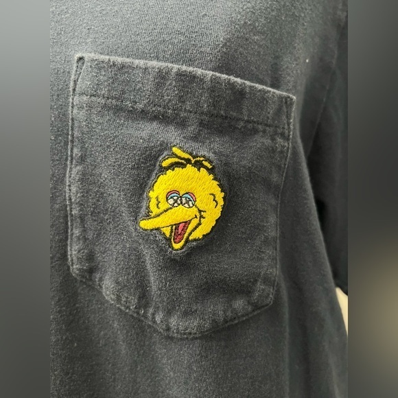 Uniqlo‎ KAWS Sesame Street Big Bird Tee L - Picture 2 of 3